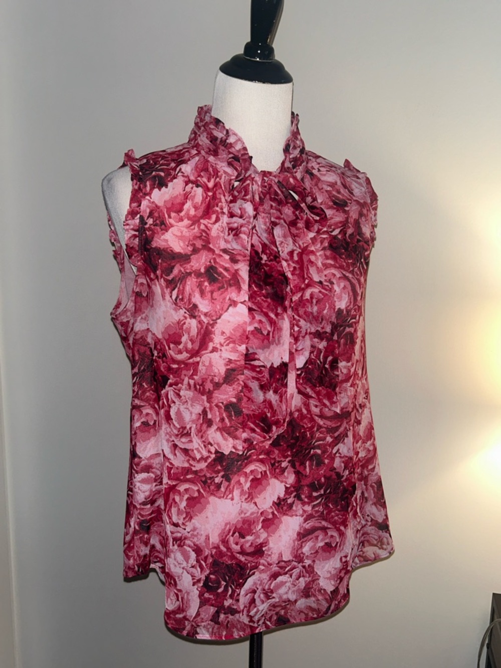 White House Black market 10 Floral Pink Sleeveless valentines tie neck Blouse